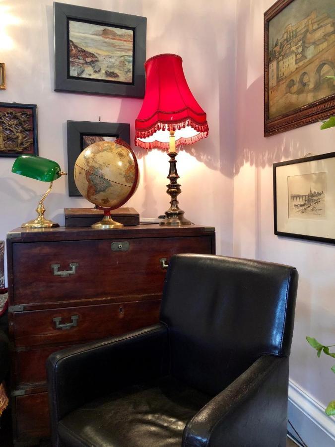 Central Apartment With Parking, Original Art And Antiques EDI Kültér fotó