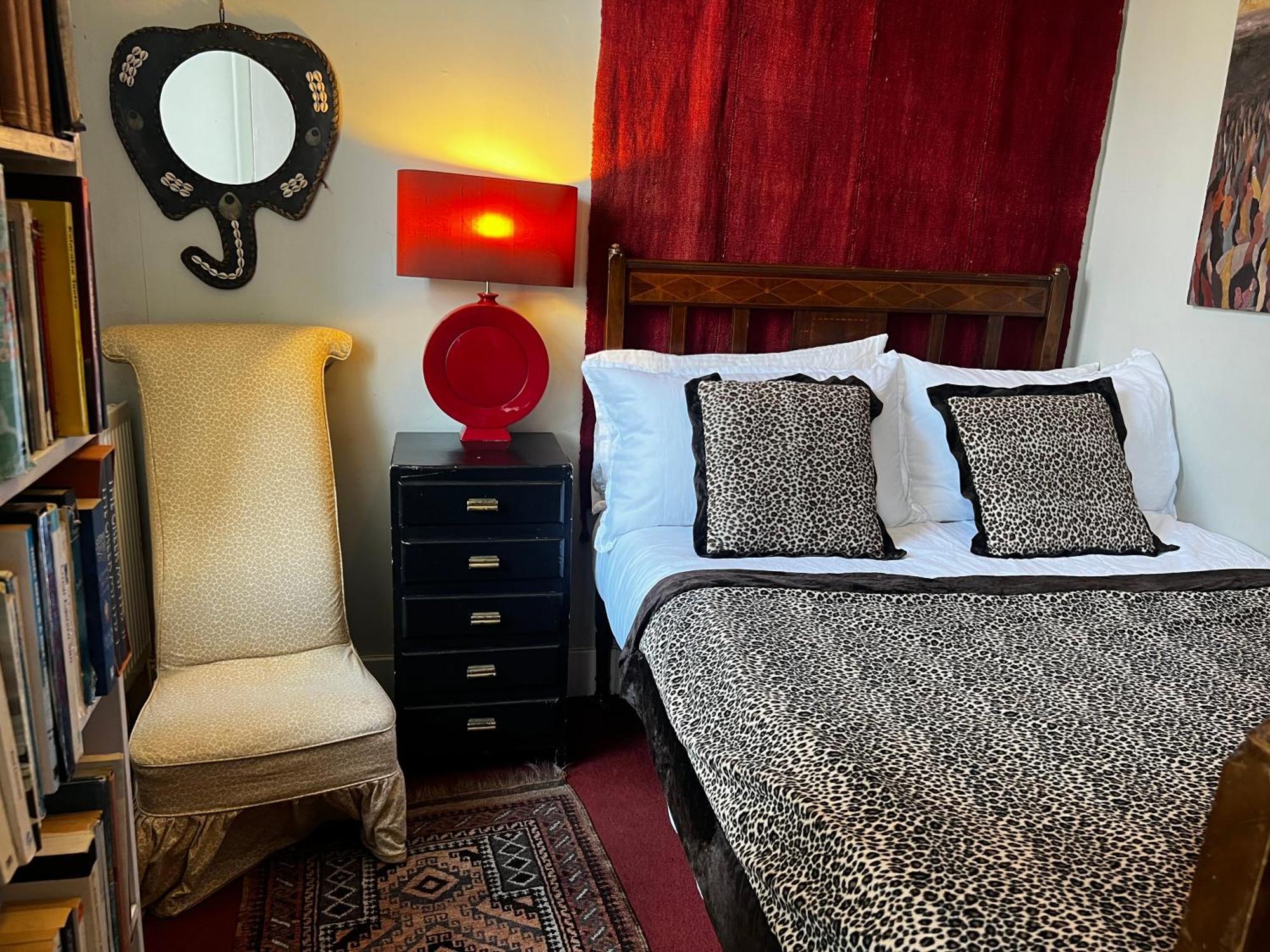 Central Apartment With Parking, Original Art And Antiques EDI Kültér fotó
