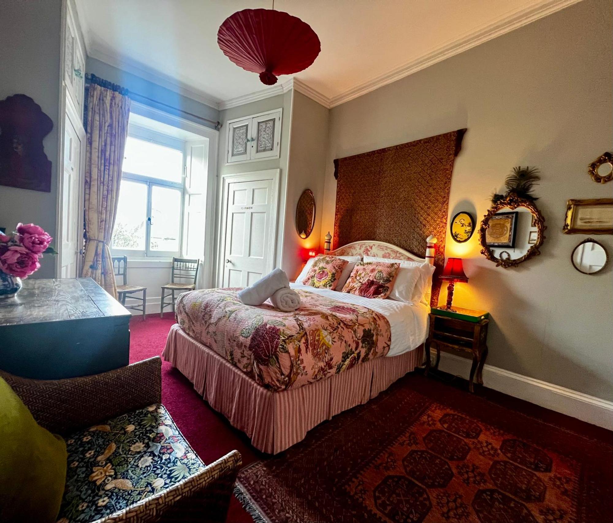 Central Apartment With Parking, Original Art And Antiques EDI Kültér fotó