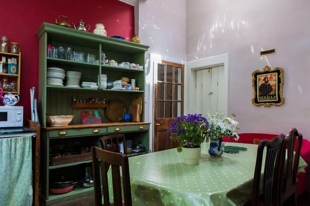Central Apartment With Parking, Original Art And Antiques EDI Kültér fotó